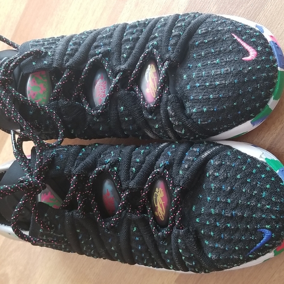 Nike Lebron 18 - Picture 6 of 8